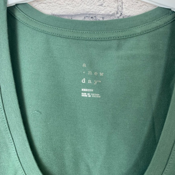 A New Day Green Boho U Line Tank Top size Medium - Picture 3 of 4